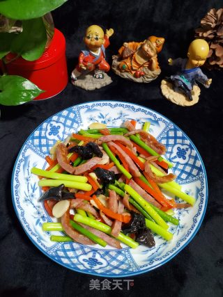 香肠黑木耳炒蒜薹的做法步骤：6