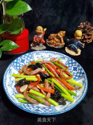 香肠黑木耳炒蒜薹的做法步骤：7