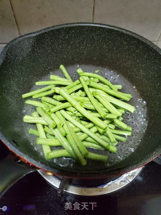 蒜香拌豆角的做法步骤：3