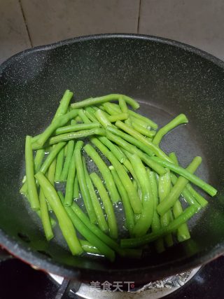 蒜香拌豆角的做法步骤：4