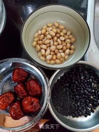 红枣黑豆花生露的做法步骤：1