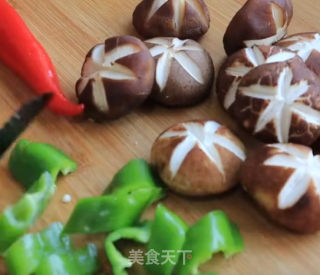 鲜菇鸡肉煲的做法步骤：2