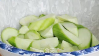 皮蛋丝瓜汤的做法步骤：1