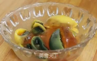 皮蛋丝瓜汤的做法步骤：2