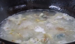 皮蛋丝瓜汤的做法步骤：4