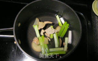 凉拌鸡丝的做法步骤：2