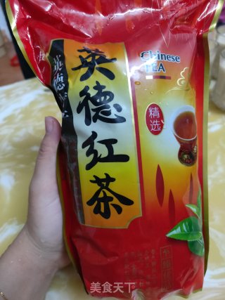 焦糖奶茶的做法步骤：1
