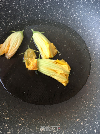 “面食”南瓜花肉汤过水面的做法步骤：10