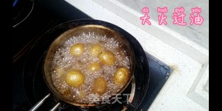 清凉夏日，一盘酱焖小土豆来解忧的做法步骤：2