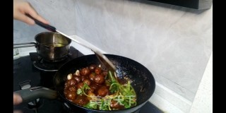 清凉夏日，一盘酱焖小土豆来解忧的做法步骤：6