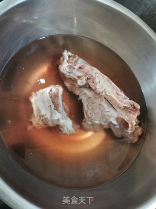 西红柿烧牛腩的做法步骤：1
