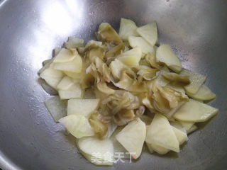 土豆炒榨菜的做法步骤：6