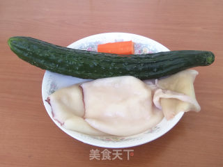 鱿鱼炒黄瓜的做法步骤：1