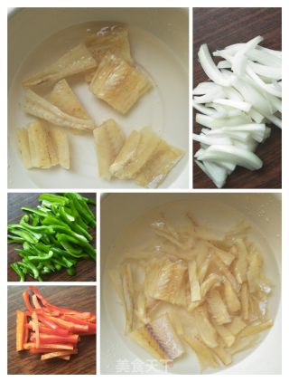 辣椒洋葱炒明太鱼干的做法步骤：2