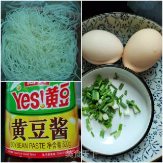 鸡蛋酱拌米粉的做法步骤：1