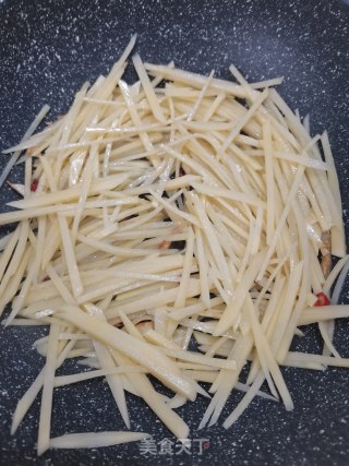 辣椒土豆丝的做法步骤：2
