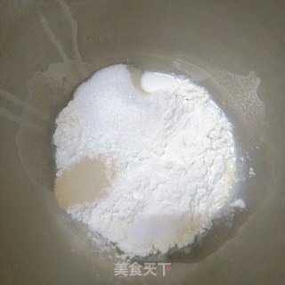 少女心爆棚❗超柔软奶香浓郁的蝴蝶结????面包的做法步骤：2