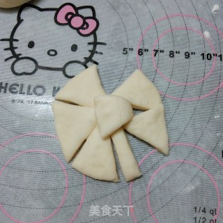 少女心爆棚❗超柔软奶香浓郁的蝴蝶结????面包的做法步骤：9