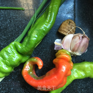 孜然青椒炒肉丝的做法步骤：2