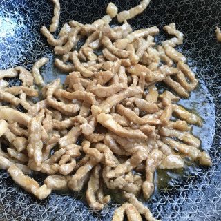 孜然青椒炒肉丝的做法步骤：7