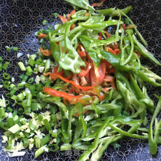 孜然青椒炒肉丝的做法步骤：9