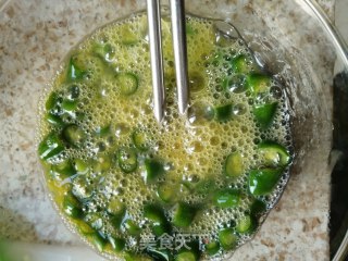杭椒煎蛋的做法步骤：4