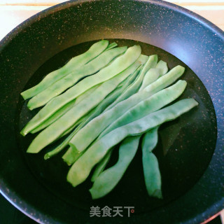 大酱炒豆的做法步骤：2