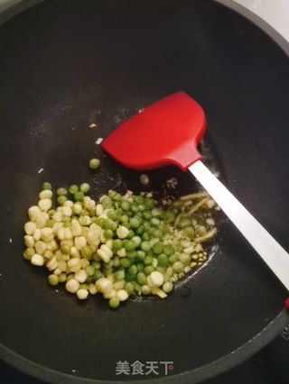 玉米青豆炒虾仁的做法步骤：2