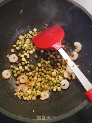 玉米青豆炒虾仁的做法步骤：4