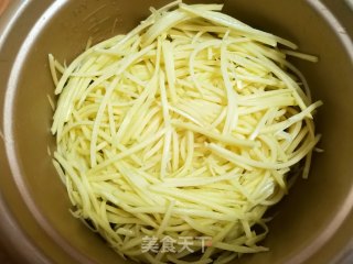 土豆馅饺子的做法步骤：1