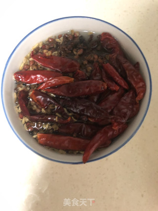 麻辣鸭脖的做法步骤：4