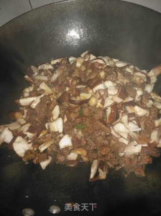 香菇牛肉酱的做法步骤：7