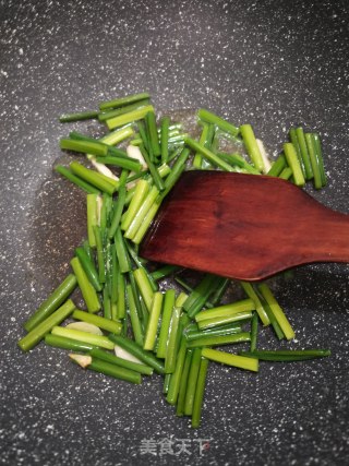 韭菜花炒豆干的做法步骤：1