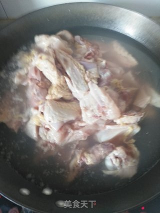 红烧鸡块的做法步骤：1
