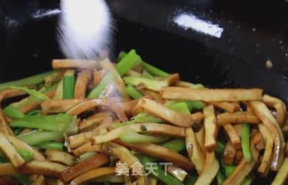 芹菜豆干的做法步骤：5