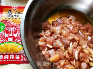 碎鸡饭的做法步骤：1
