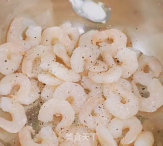 香辣虾仁的做法步骤：1