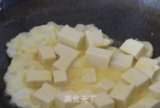 蛋香韭菜炒豆腐的做法步骤：3