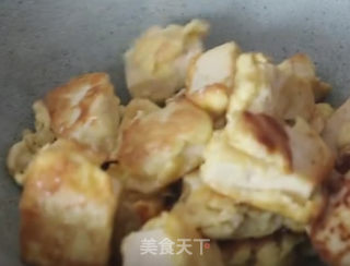 蛋香韭菜炒豆腐的做法步骤：4