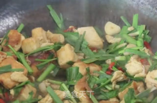 蛋香韭菜炒豆腐的做法步骤：7