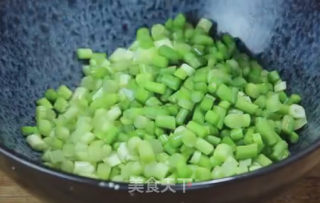 蒜苔肉末丁的做法步骤：1
