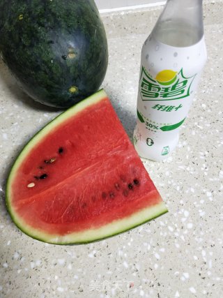 雪碧西瓜饮的做法步骤：1