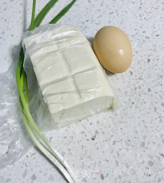 蛋抱豆腐的做法步骤：1