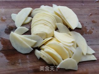 韭菜炒土豆的做法步骤：2