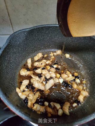五花肉炒珍珠苦瓜的做法步骤：5