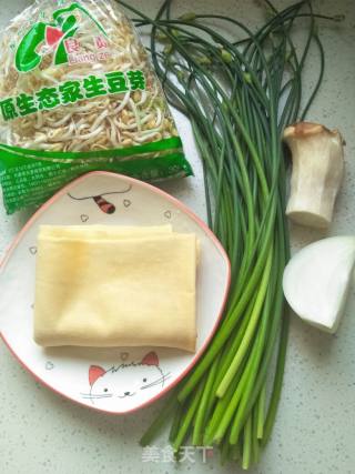 干豆腐豆芽炒韭菜苔的做法步骤：1