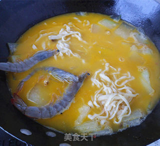 蟹黄鲜虾面的做法步骤：8