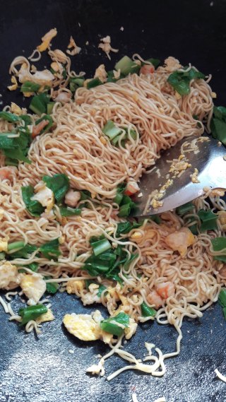 虾仁蛋炒面的做法步骤：12