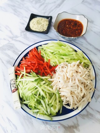 火麻仁鸡丝什锦蔬的做法步骤：3