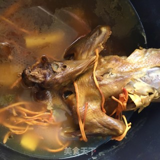 包菜虫草花鸽汤面的做法步骤：1